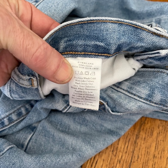 Everlane High Rise Kick Crop Raw Hem Light Wash Jeans Structured Denim Size 26 - Picture 8 of 9